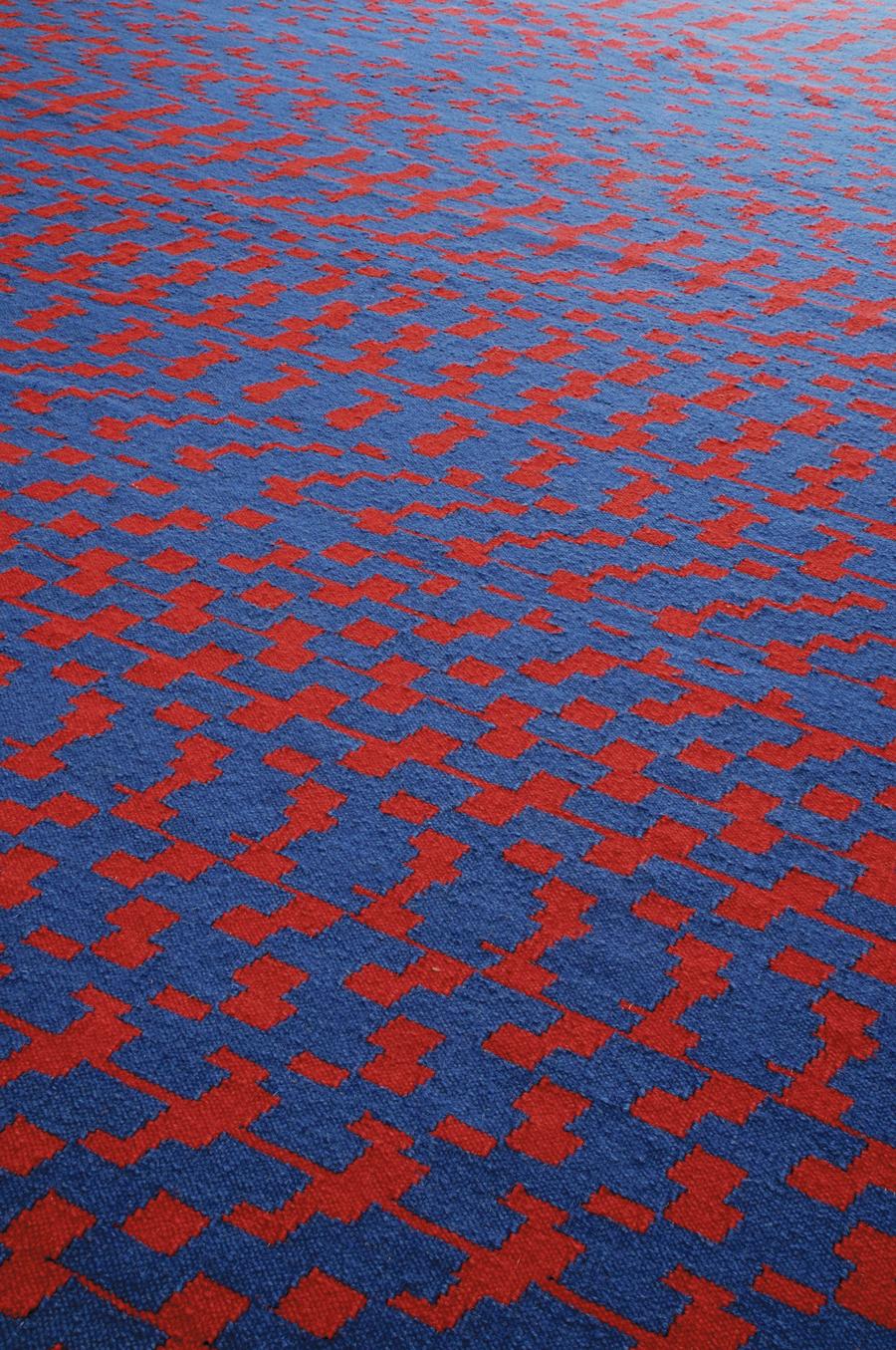 Fuoritempo - Rot Blau - Design Kelim Teppich Wolle Baumwolle Teppich Handgewebt Licht (Gewebt) im Angebot
