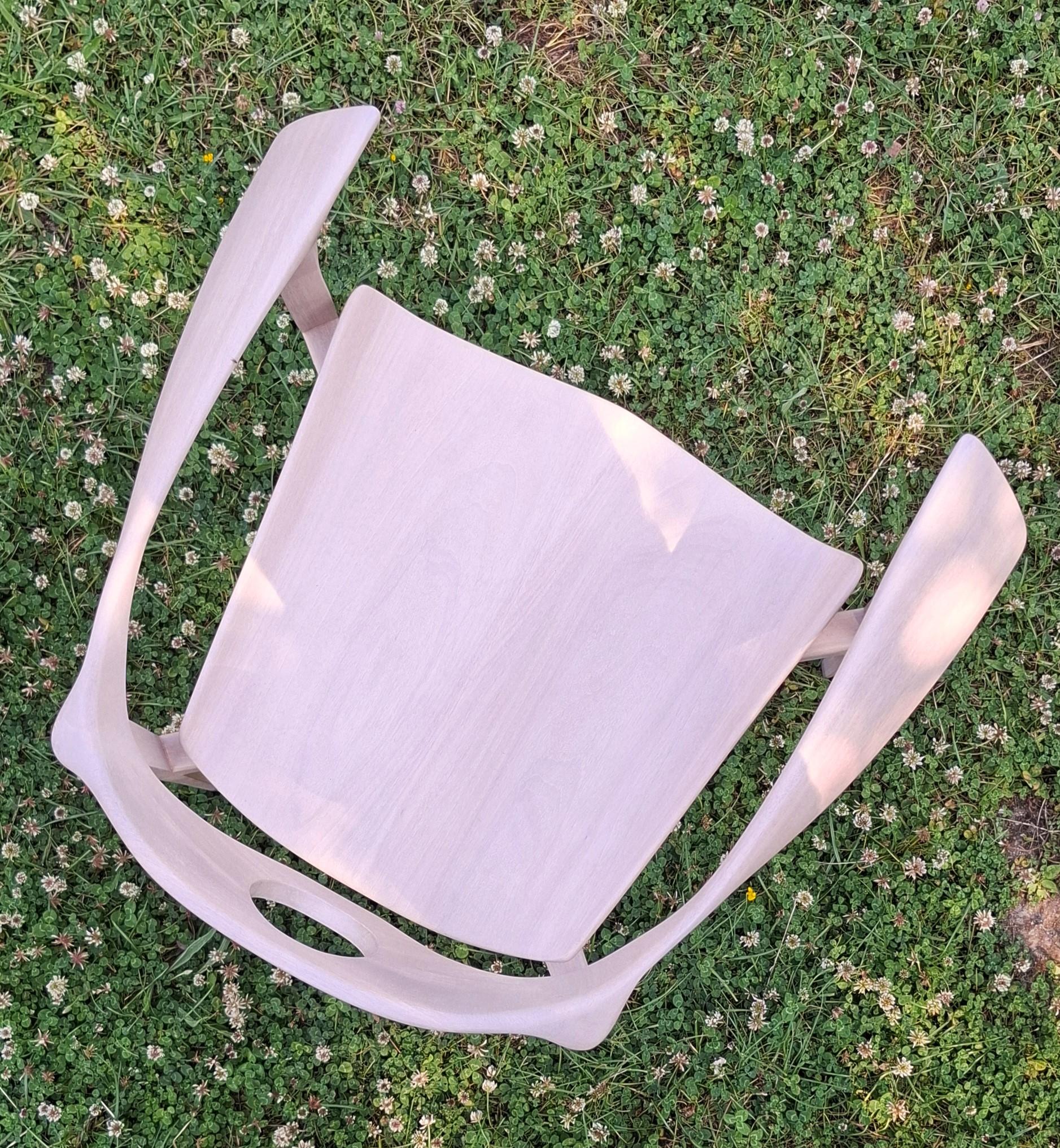 Furcula chair in Jequitiba Brazilian wood in contemporary styly by Tiago Curioni For Sale 6