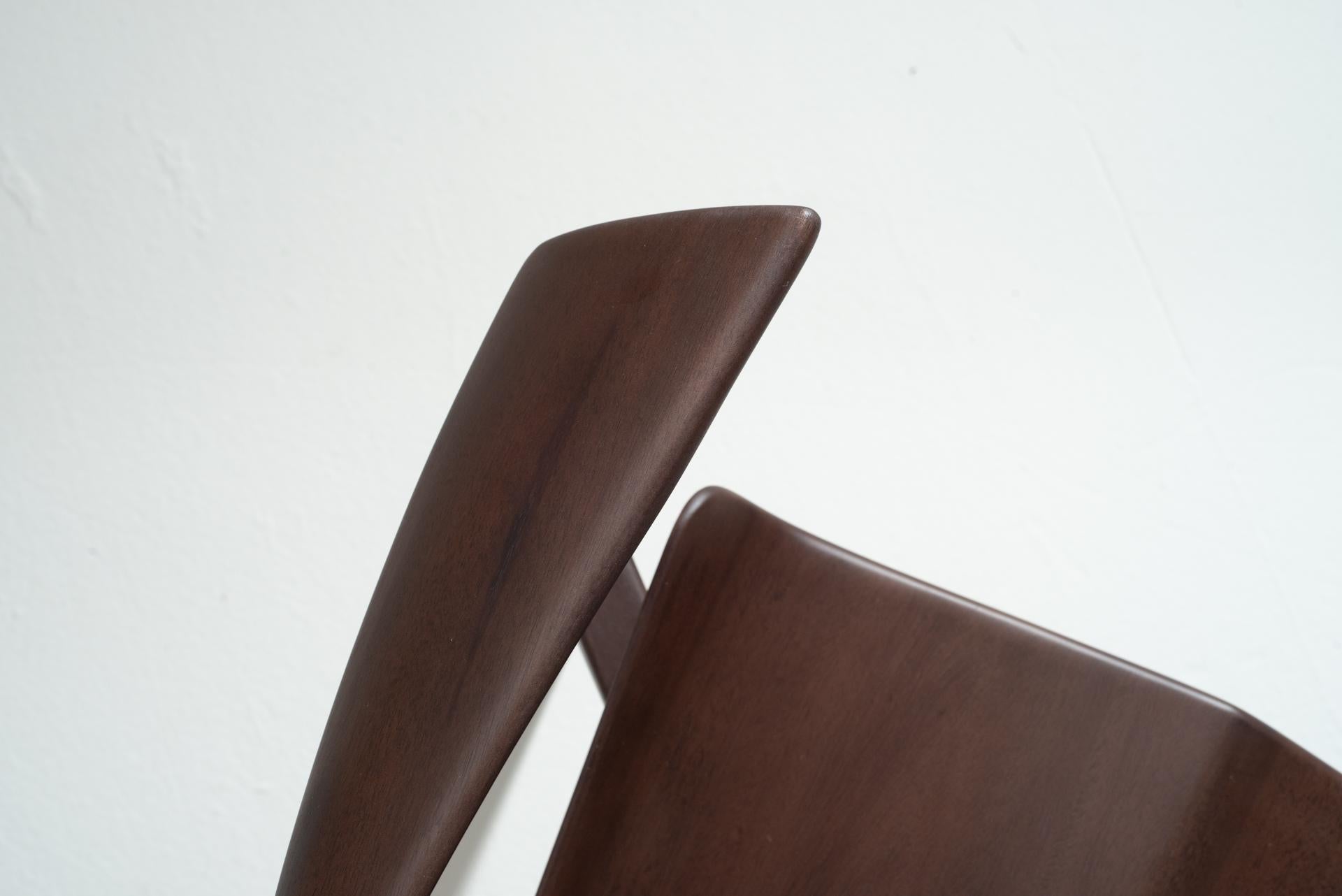 Wood Furcula chair in Jequitiba Brazilian wood in contemporary styly by Tiago Curioni For Sale