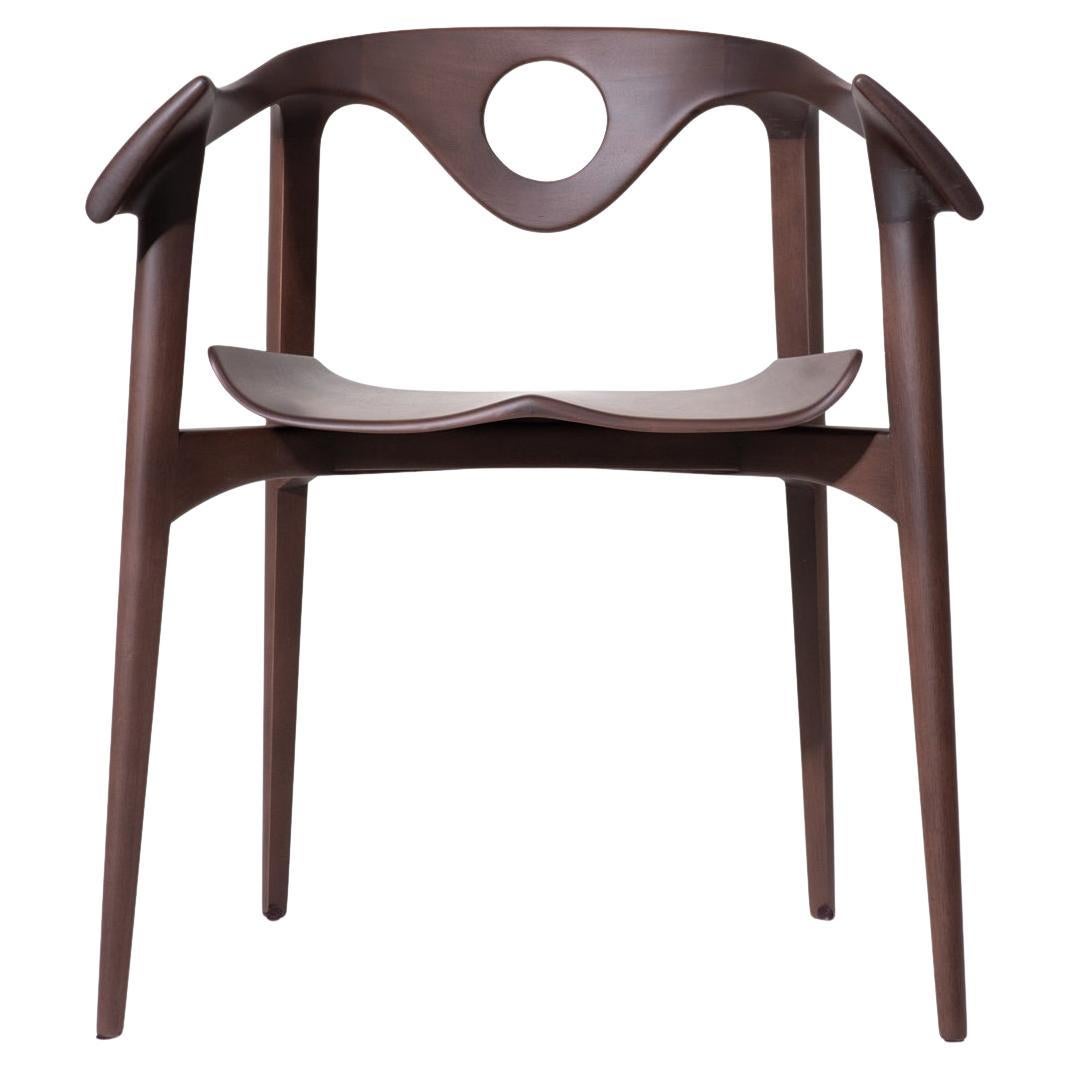 Silla Furcula de madera brasileña de Jequitiba de estilo contemporáneo por Tiago Curioni