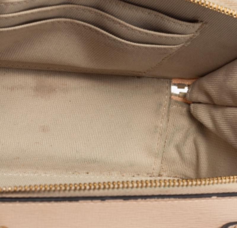 Furla Beige Leather Babylon Crossbody Bag État moyen - En vente à Dubai, Al Qouz 2