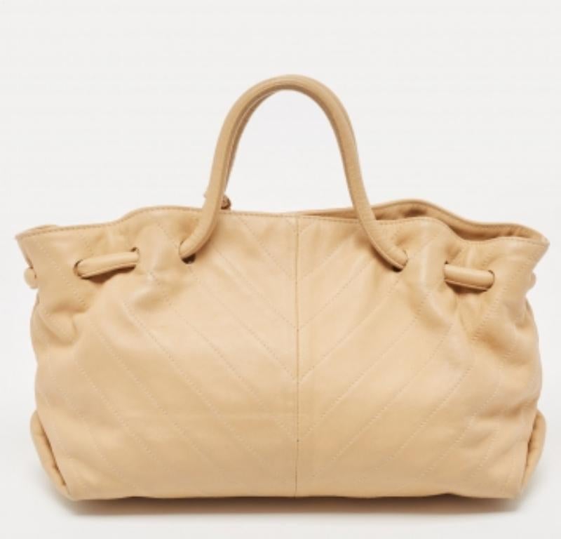 Furla Beige Leather Drawstring Metal Handle Shoulder Bag en vente 1