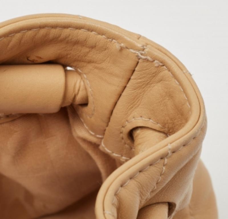 Furla Beige Leather Drawstring Metal Handle Shoulder Bag en vente 5