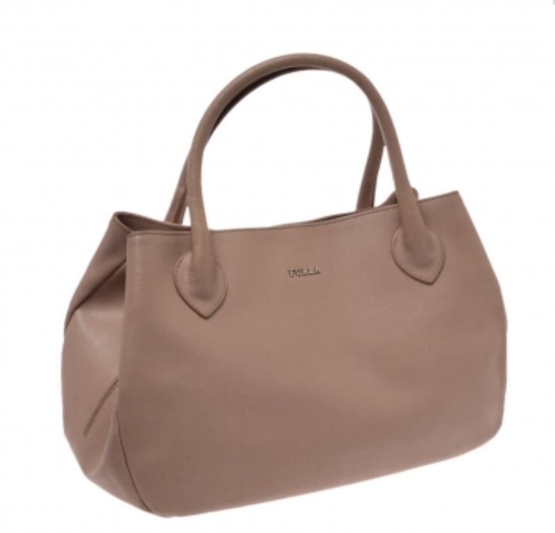 Furla Beige Leather Giselle Tote In Fair Condition For Sale In Dubai, Al Qouz 2
