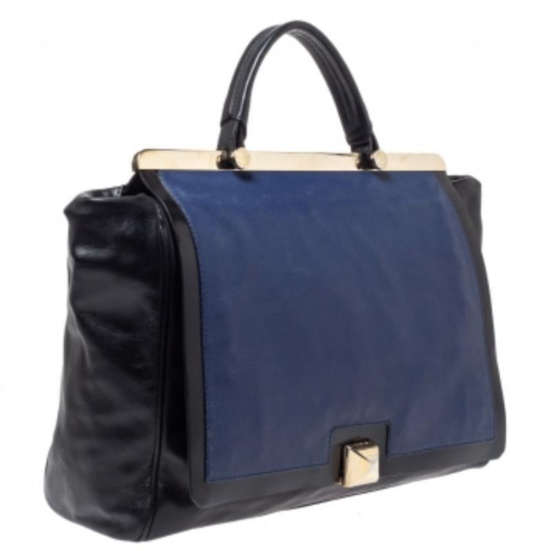 Indispensable à votre collection, ce sac à main de la maison Furla reflétera vos choix fabuleux. Ce sac à main en cuir actuel, doté de caractéristiques phénoménales, est le choix par excellence de la saison. Le nylon intérieur est parfaitement