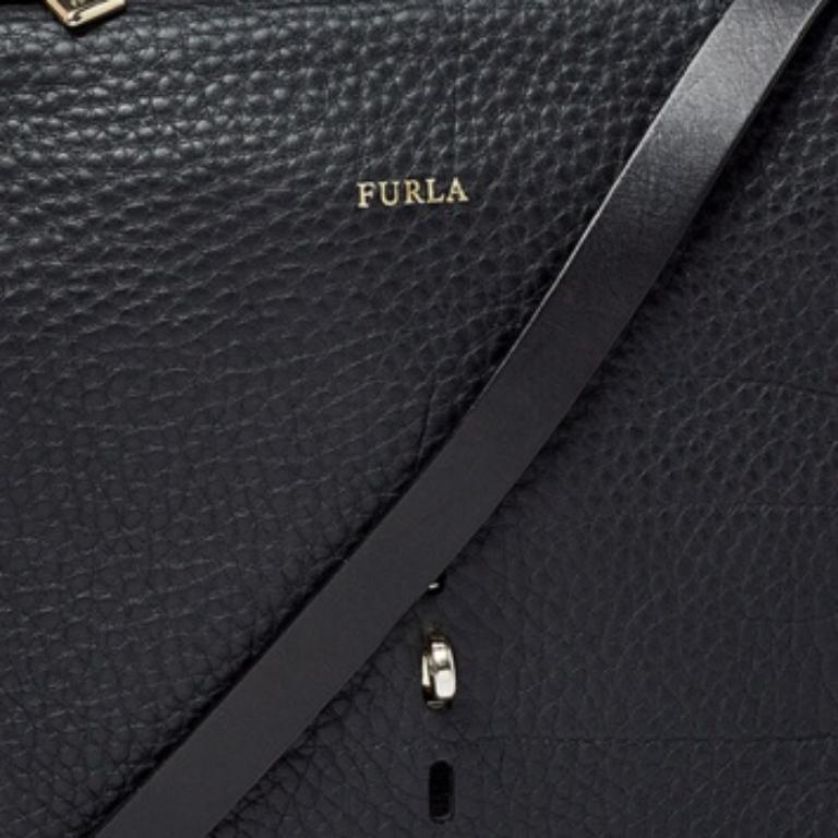 Furla Black Leather and Suede Messenger Bag en venta 4