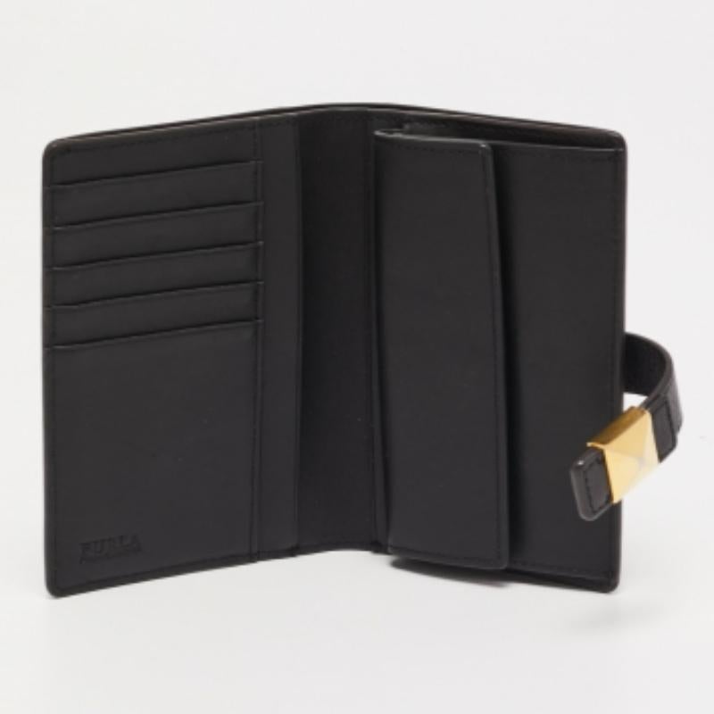 Furla Schwarzes Leder Nieten Klappe Kompaktes Portemonnaie im Angebot 3