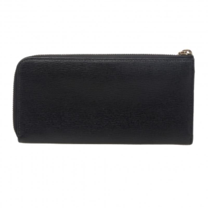 Designed to assist you, this Furla wallet comes crafted meticulously from quality leather and styled with a black hue. This zip-around wallet opens to a leather & nylon interior with several card slots and a zip pocket. It is finished with gold-tone