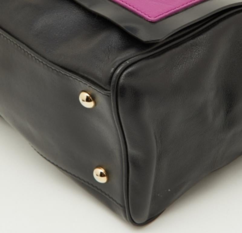 Furla Borsa Cortina in pelle nera/rosa con manico superiore in vendita 2