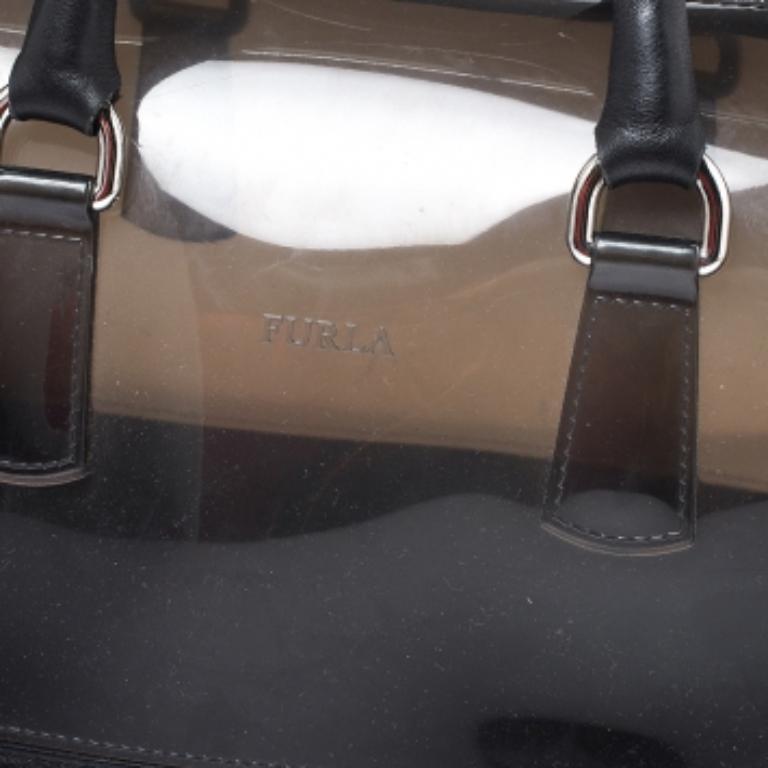 Furla Candy Satchel nera in PVC e pelle con borchie in vendita 2