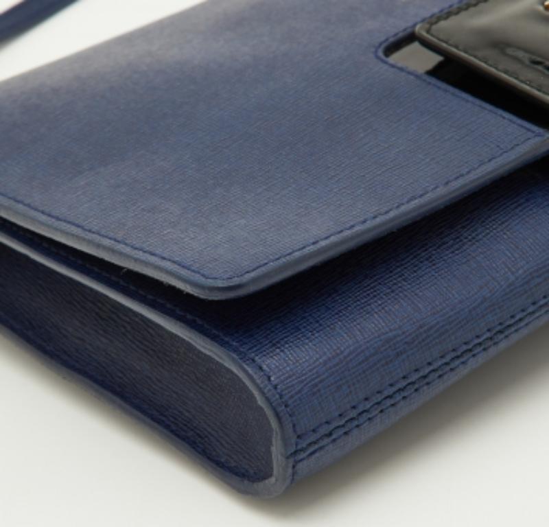 Nero Furla Borsa a tracolla con patta e catena in pelle blu/nera in vendita