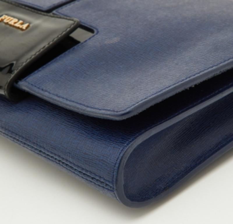 Furla Borsa a tracolla con patta e catena in pelle blu/nera In condizioni discrete in vendita a Dubai, Al Qouz 2