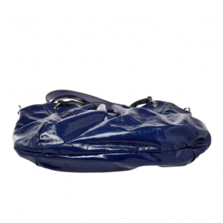 Noir Furla Ninfea Hobo en cuir verni bleu en vente