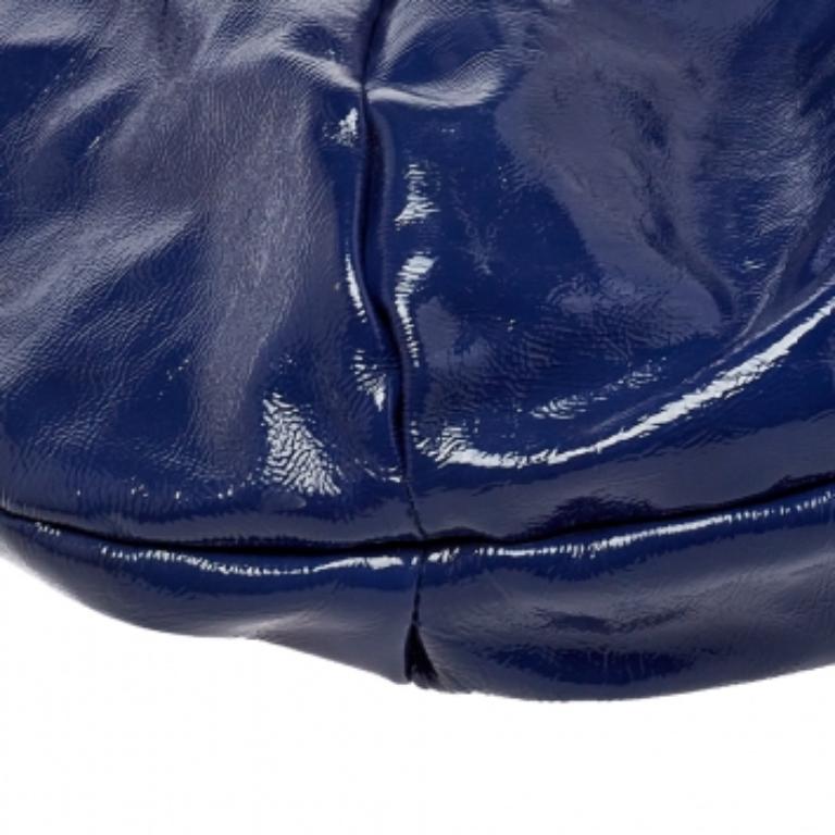 Furla Ninfea Hobo en cuir verni bleu État moyen - En vente à Dubai, Al Qouz 2