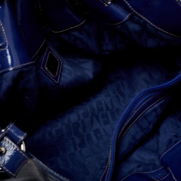 Furla Ninfea Hobo en cuir verni bleu en vente 2