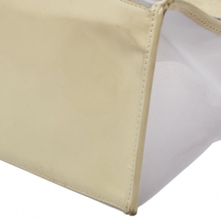 Featuring two handles at the top, silver-tone hardware, and a sleek cream-hued exterior, this Furla tote is perfect for casual outings and shopping sprees. The mesh bag also features patent leather trims and a capacious interior divided by a zip