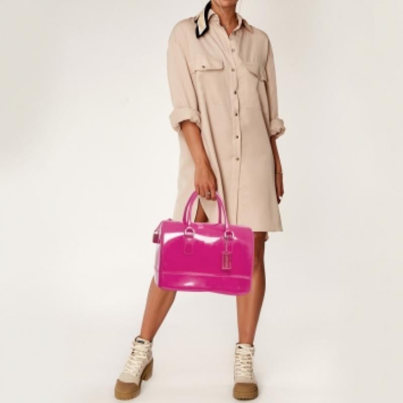 This satchel is rendered in the finest quality materials into an elegant design. Versatile and functional, it is well-sized for your daily use.