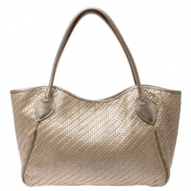 Or Fourre-tout Furla en cuir et raphia tissé doré en vente