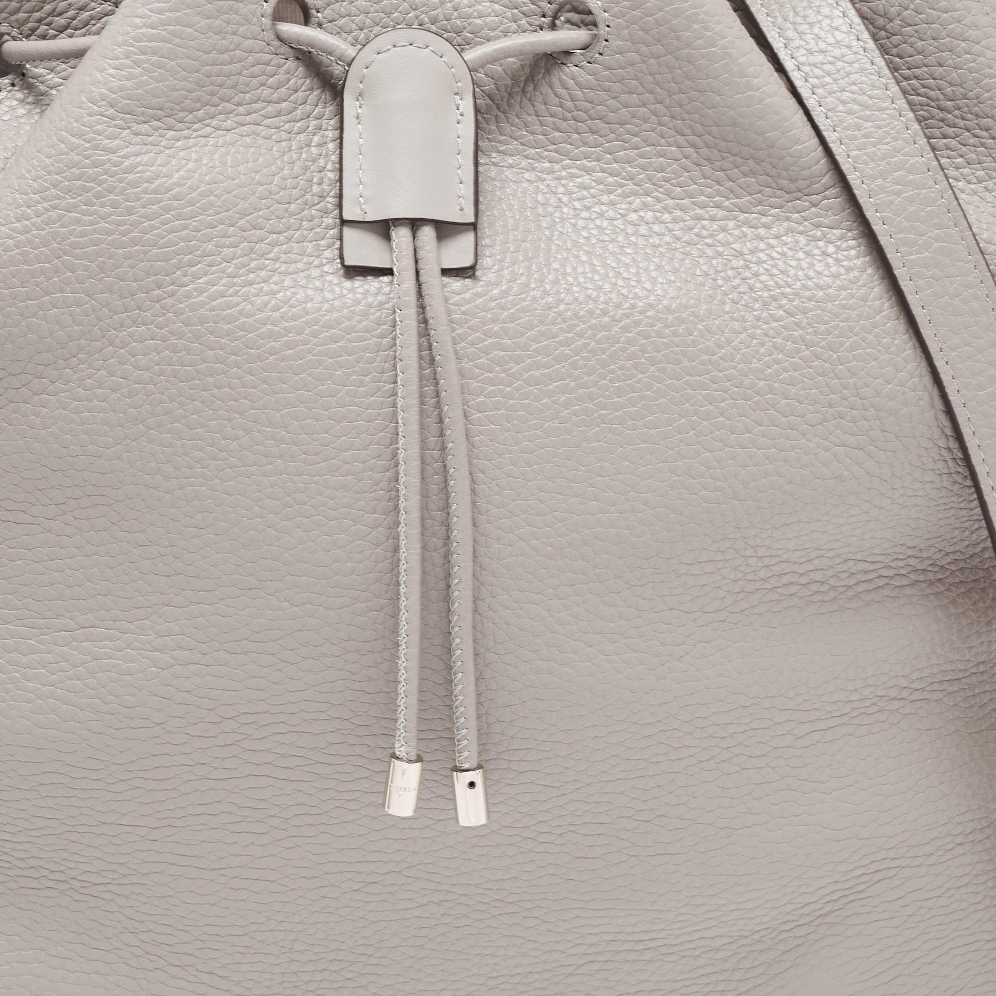 Furla Grey Leather Atena Drawstring Bucket Bag In Excellent Condition In Dubai, Al Qouz 2