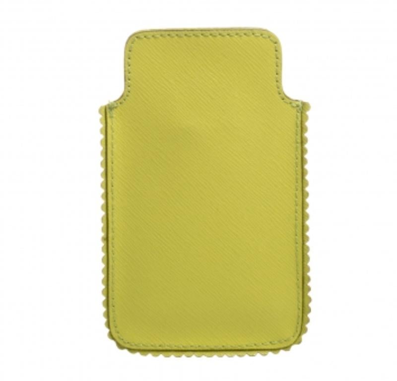 Furla Lime Green Leather Phone Case In condizioni buone in vendita a Dubai, Al Qouz 2