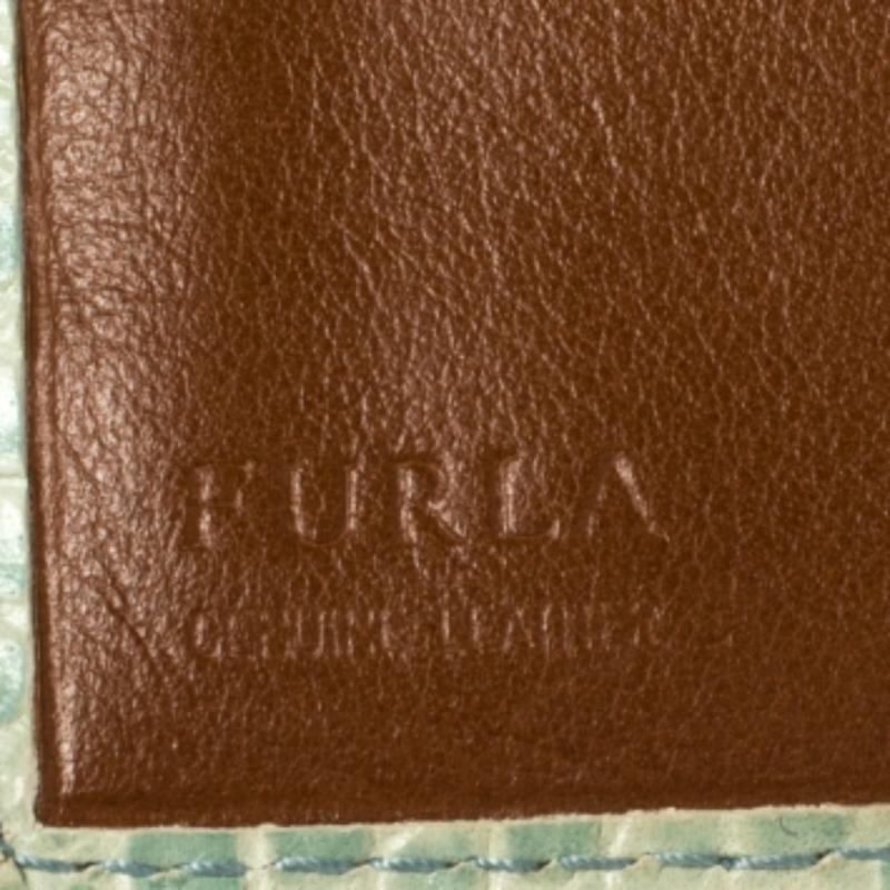 Furla Mintgrünes Krokodil geprägtes kompaktes Leder Portemonnaie im Angebot 3