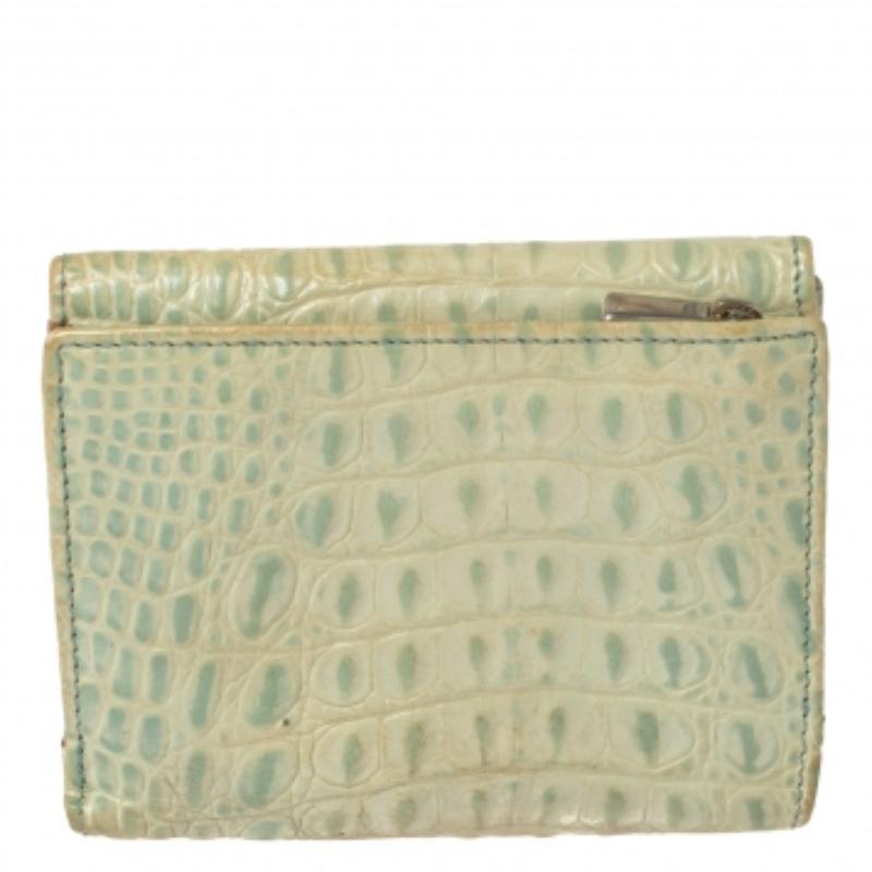 Furla Mintgrünes Krokodil geprägtes kompaktes Leder Portemonnaie im Angebot 4