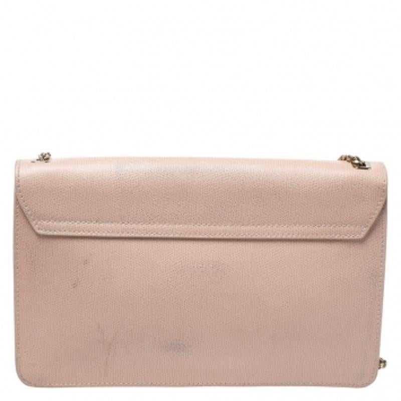 Beige Sac à bandoulière en cuir Furla Peach en vente