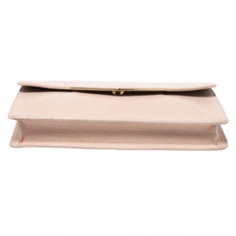 Sac à bandoulière en cuir Furla Peach Bon état - En vente à Dubai, Al Qouz 2