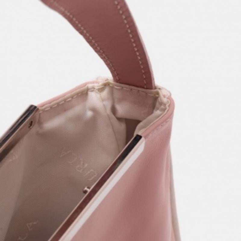 Fourre-tout Furla en cuir rose blush/blanc Frame Lock en vente 2