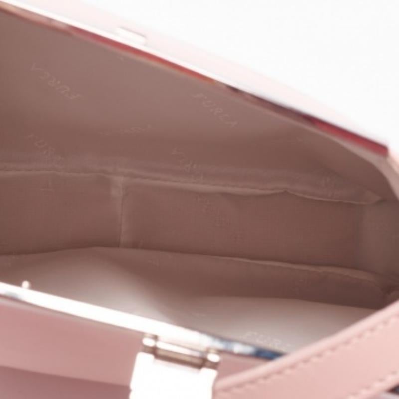 Fourre-tout Furla en cuir rose blush/blanc Frame Lock en vente 4