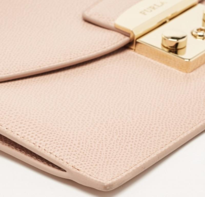 Pochette da polso Furla Metropolis in pelle rosa in vendita 5