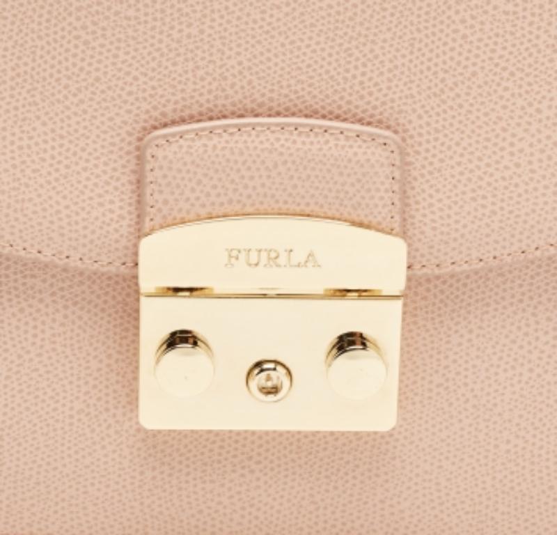 Pochette da polso Furla Metropolis in pelle rosa in vendita 2
