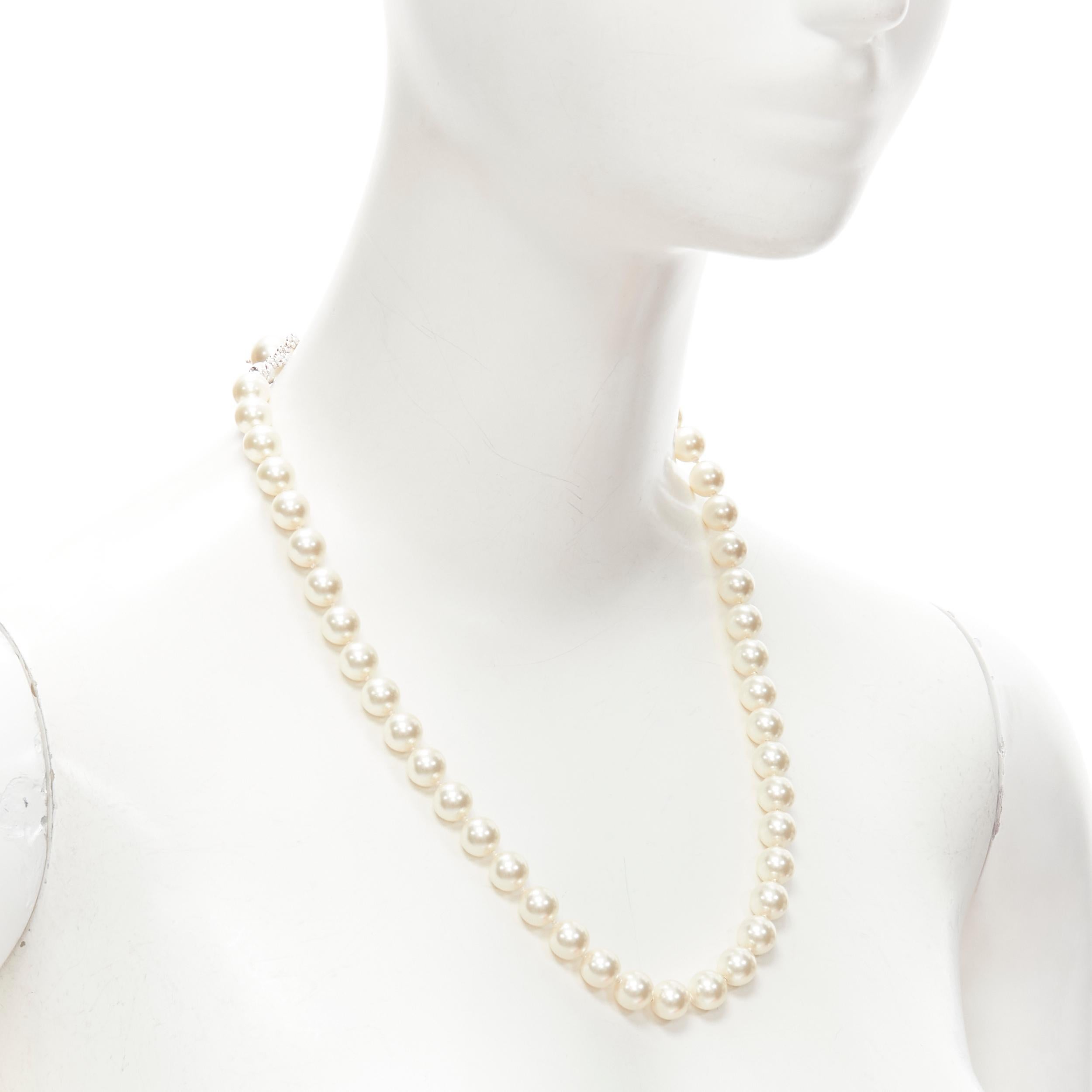 Women's FURLA white faux pearl silver tone chain classy short necklace ring set For Sale