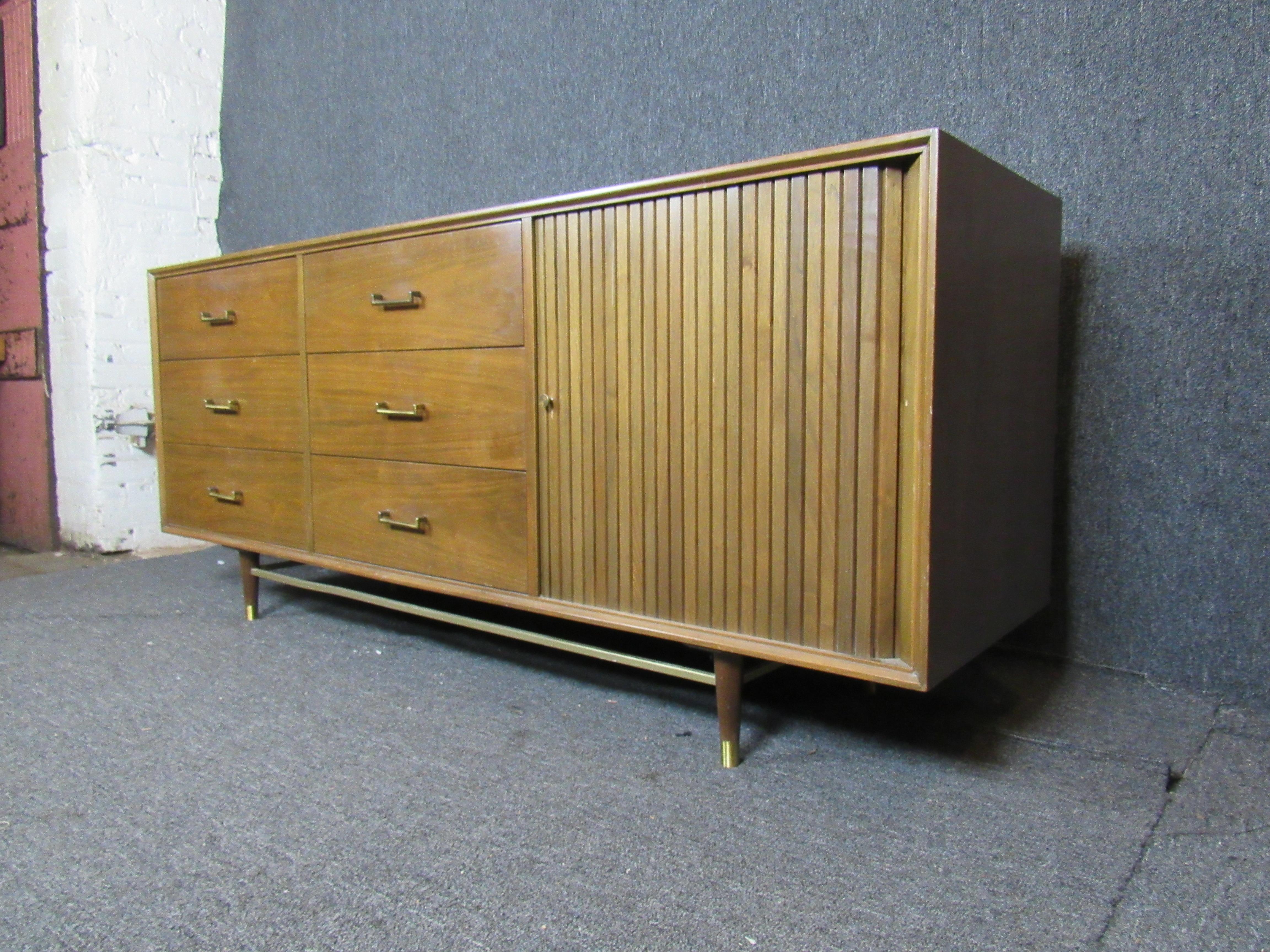 Furnette Mid-Century Kredenz (Moderne der Mitte des Jahrhunderts) im Angebot