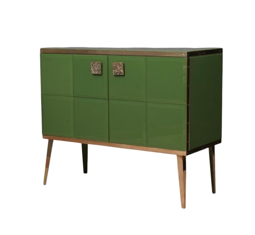 Muebles a medida en latón y vidrio verde salvia hecho a mano justfunituress diseñador en venta 4