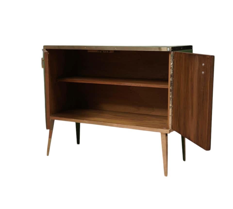 Muebles a medida en latón y vidrio verde salvia hecho a mano justfunituress diseñador en venta 5