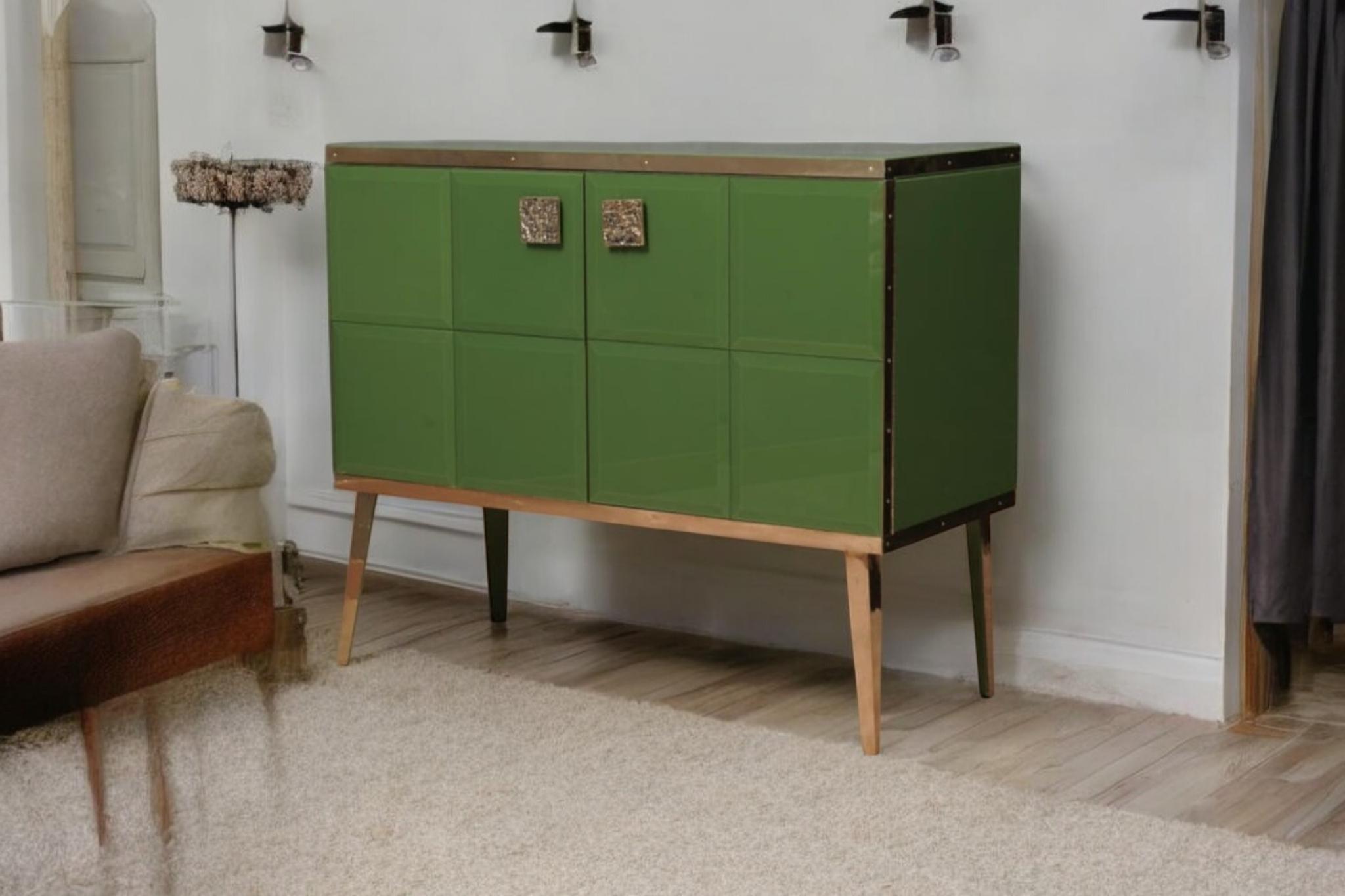 Muebles a medida en latón y vidrio verde salvia hecho a mano justfunituress diseñador Italian en venta