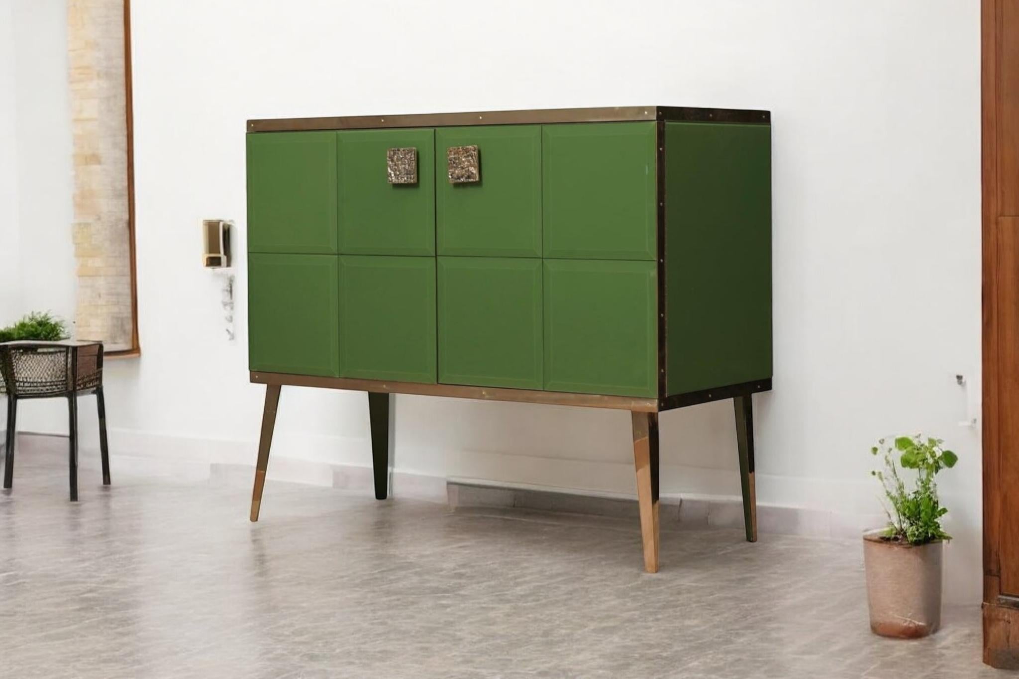 Muebles a medida en latón y vidrio verde salvia hecho a mano justfunituress diseñador Latón en venta
