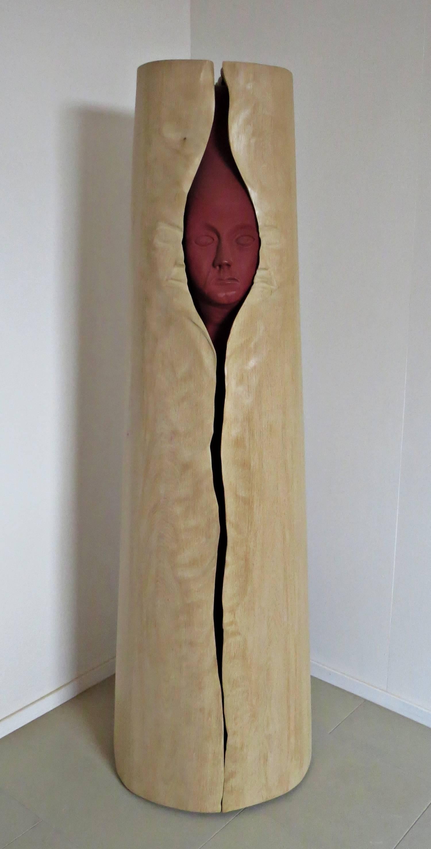 Meuble bar, mobilier de collectivité du sculpteur allemand Eckehard Weimann.

comme un tronc d'arbre, divisé, dans lequel ADAM se déploie.
Sculpture sculptée avec des étagères.
Le coffre est fabriqué en chêne massif.
Charnière en bois élaborée