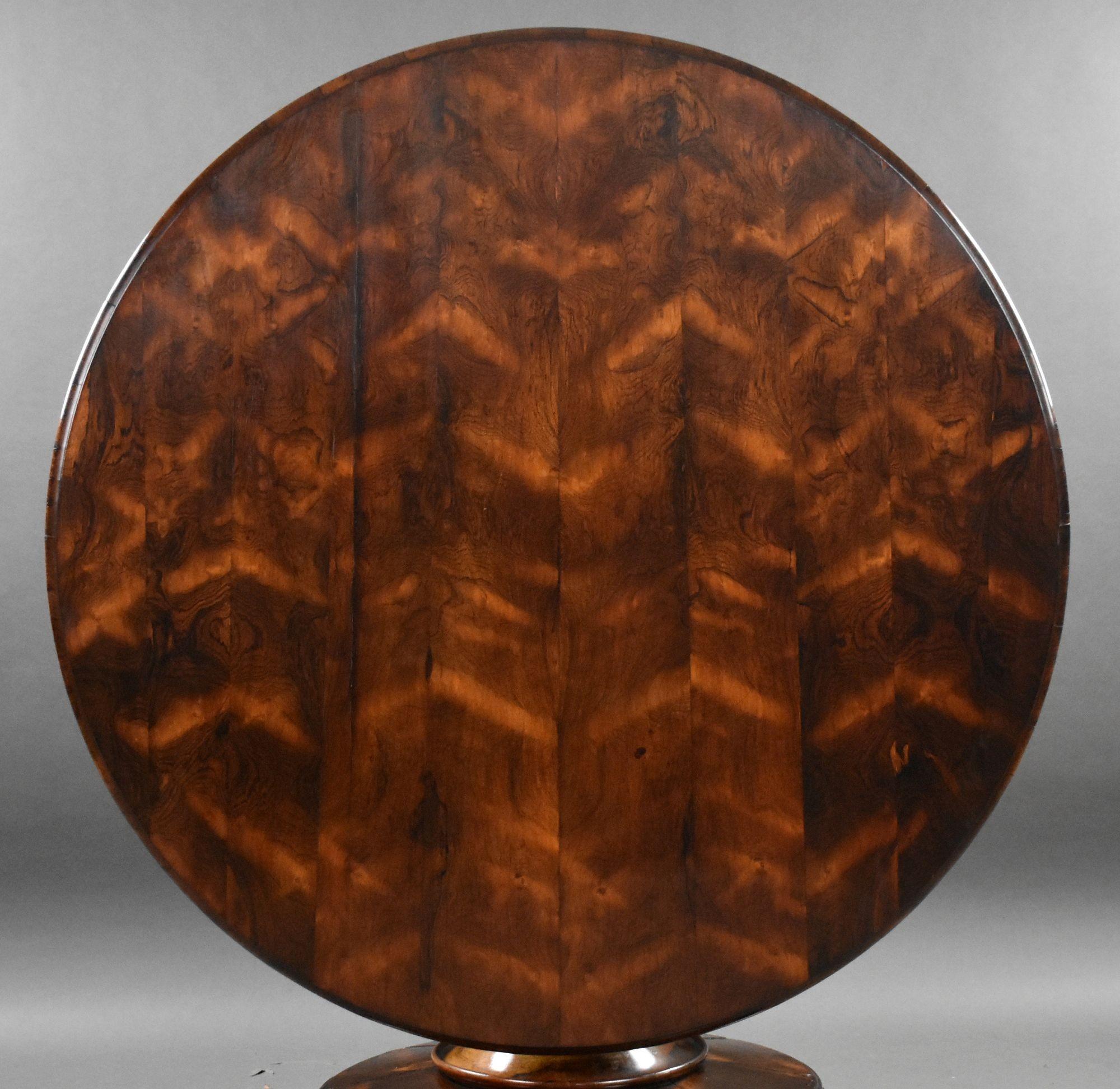 William IV Rosewood breakfast/dining table with a circular top with an open petal frieze upon a cylindrical pedestal, petal collar and circular plinth base all upon scrolled feet and castors.
Dimensions Diametre 125cm x 74cm
