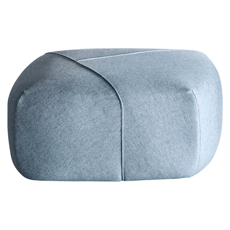 Pouf moyen Furoshiki en tissu d'ameublement bleu par E-GGS