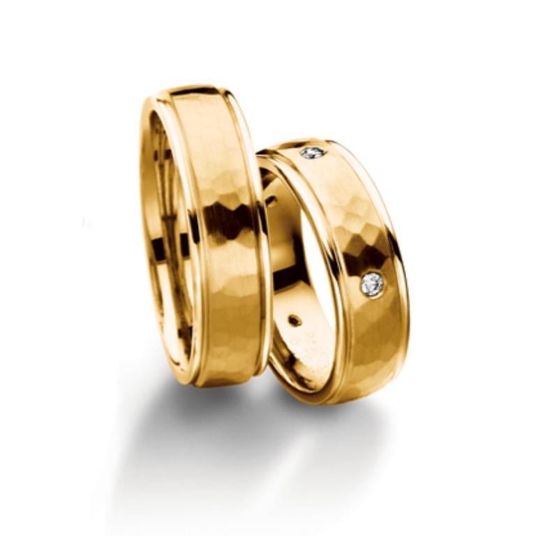 For Sale:  Furrer Jacot 18 Karat Rose Gold Hammered Wedding Band 2