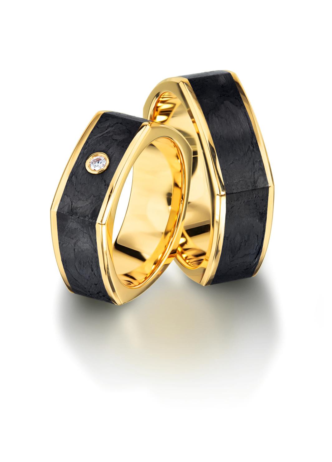 For Sale:  Furrer Jacot 18 Karat Yellow Gold and Carbon Fiber Polygon Band 4