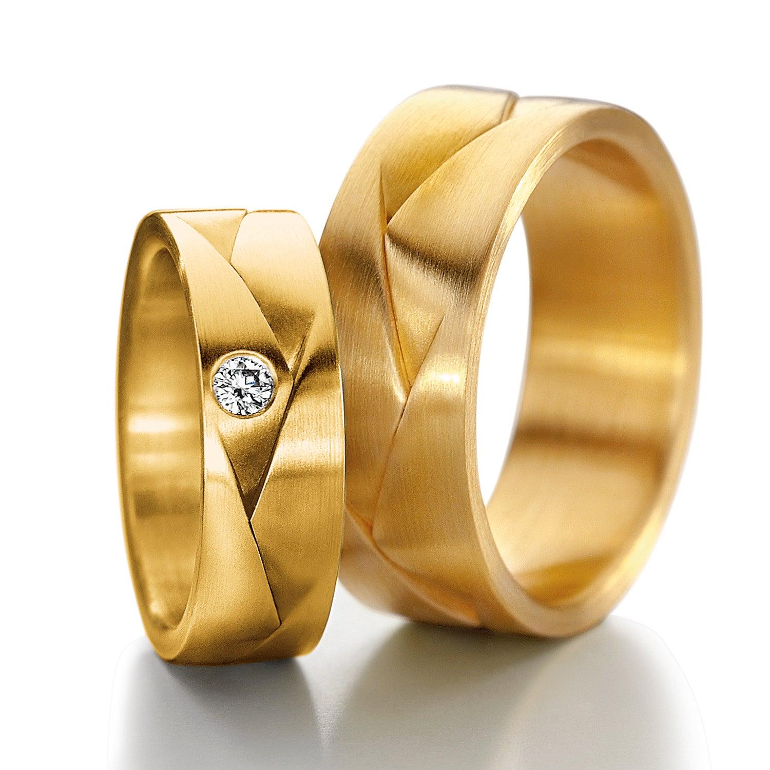 Im Angebot: Furrer Jacot Gewebter Herrenring „Origami“ aus 18 Karat Gelbgold () 2