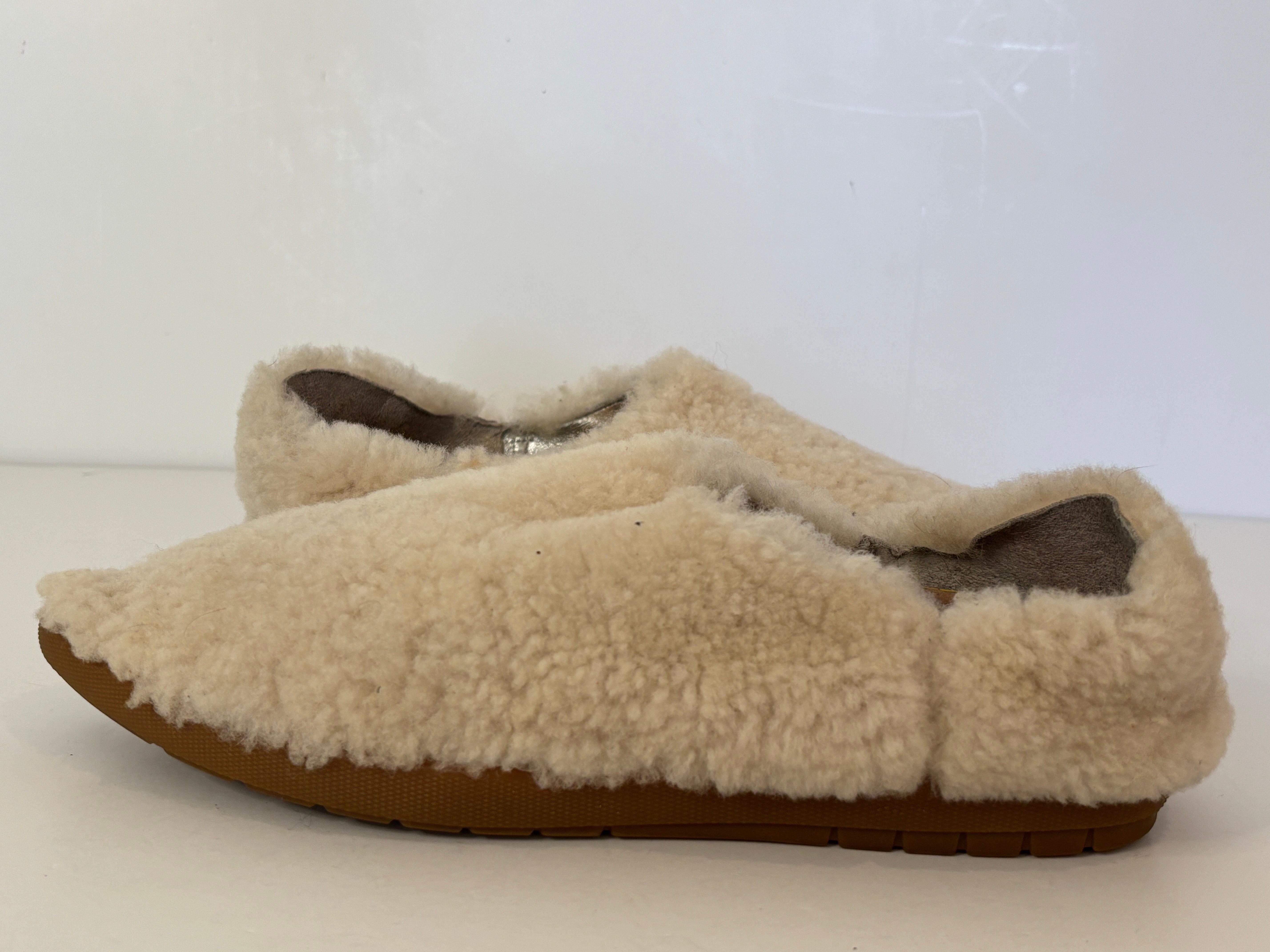 Furry Babouche Sheepskin White Handmade Slippers Morocco Size 41 For Sale 8