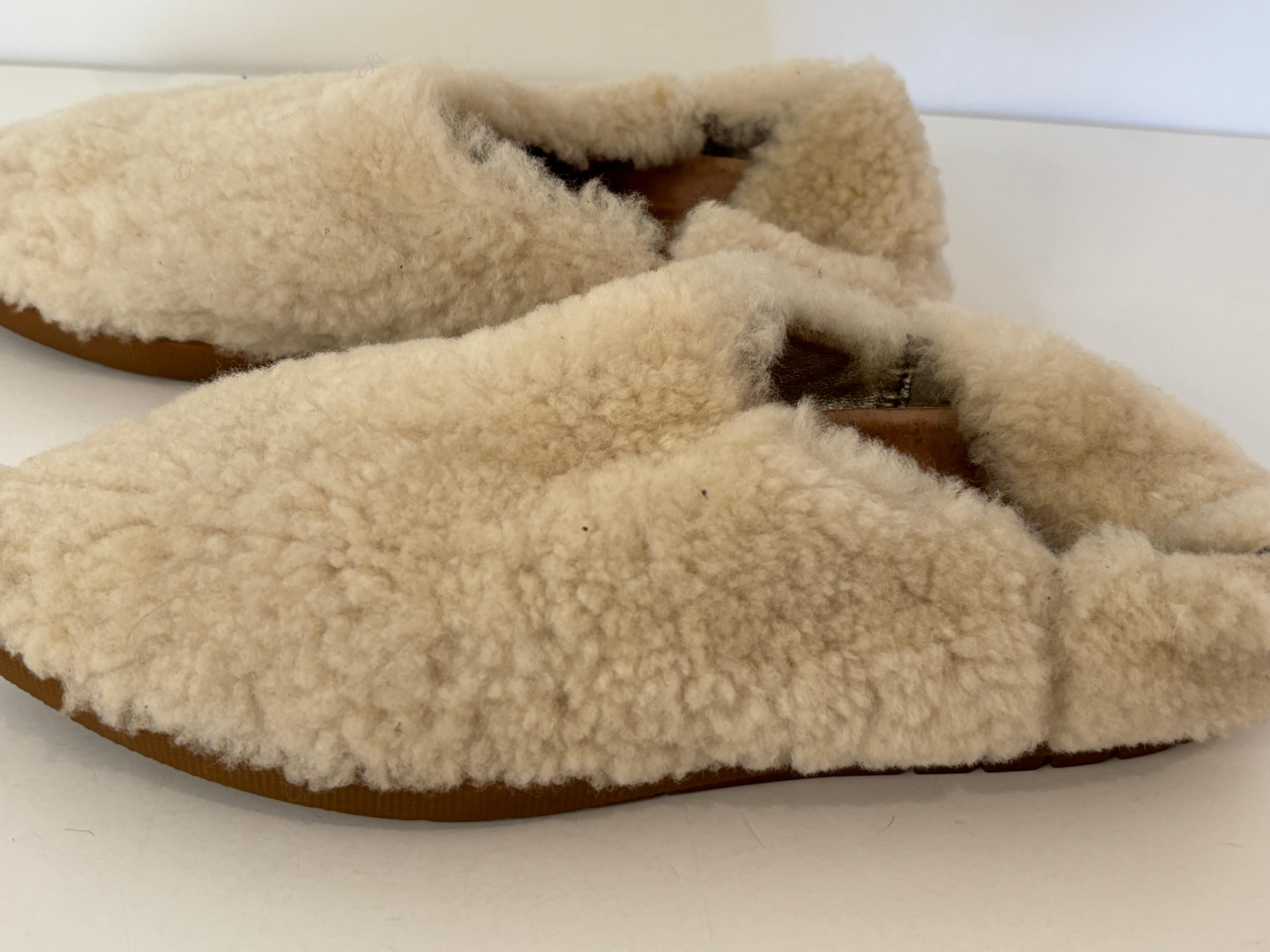 Women's or Men's Furry Babouche Sheepskin White Handmade Slippers Morocco Size 41 For Sale