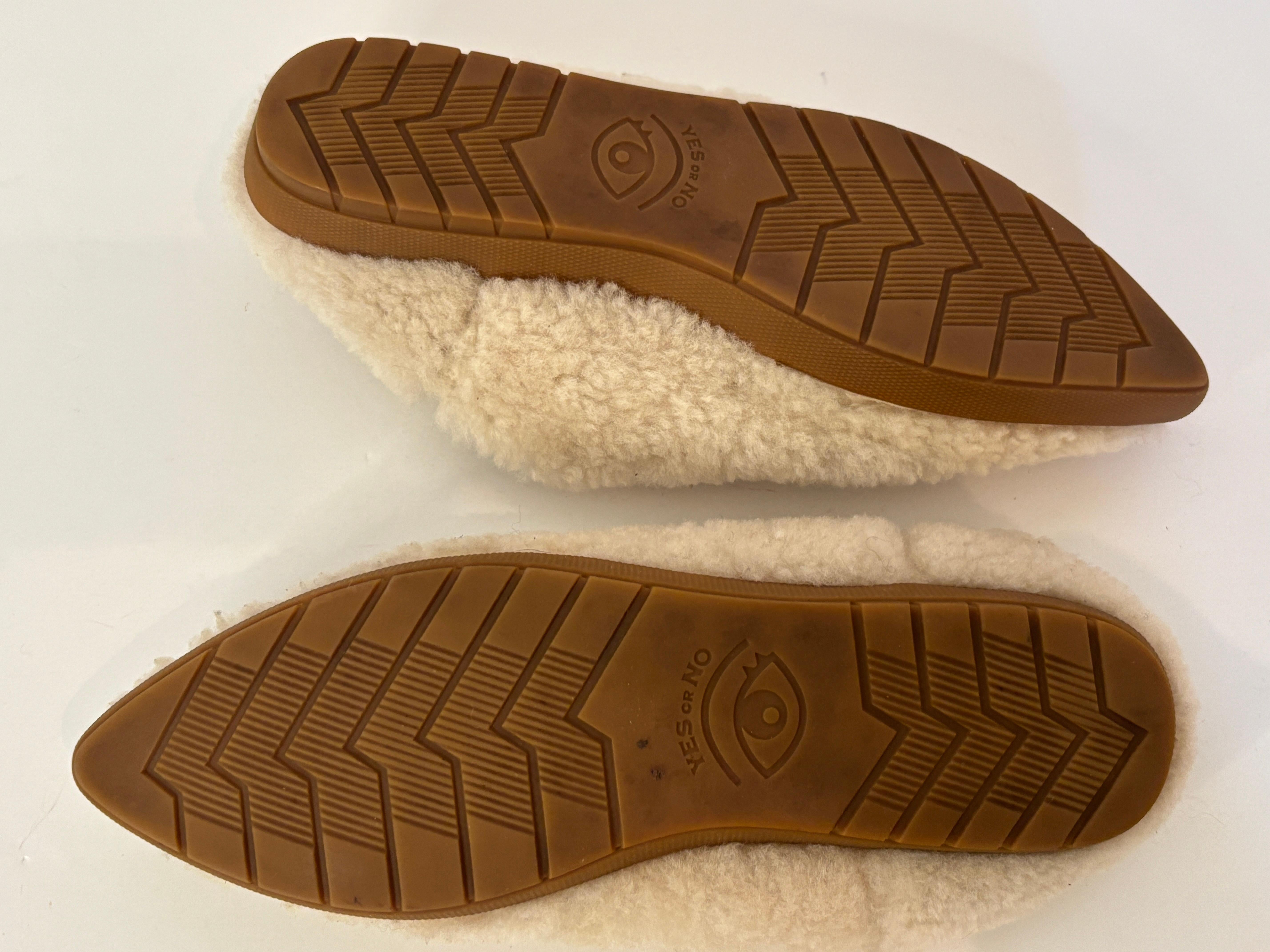 Furry Babouche Sheepskin White Handmade Slippers Morocco Size 41 For Sale 3