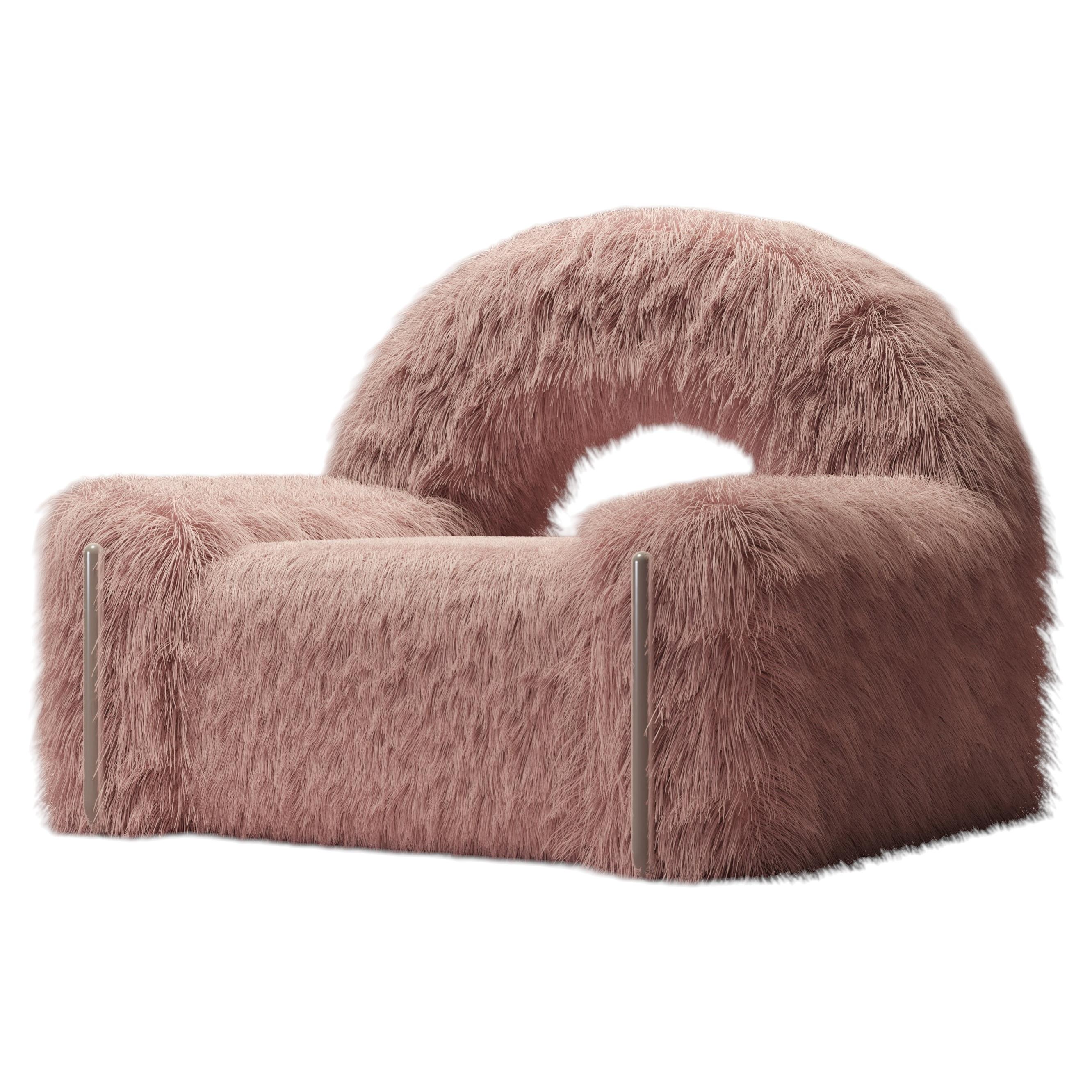 Furrybum rose pastel, fauteuil sculptural, fabriqué à la main à Beyrouth