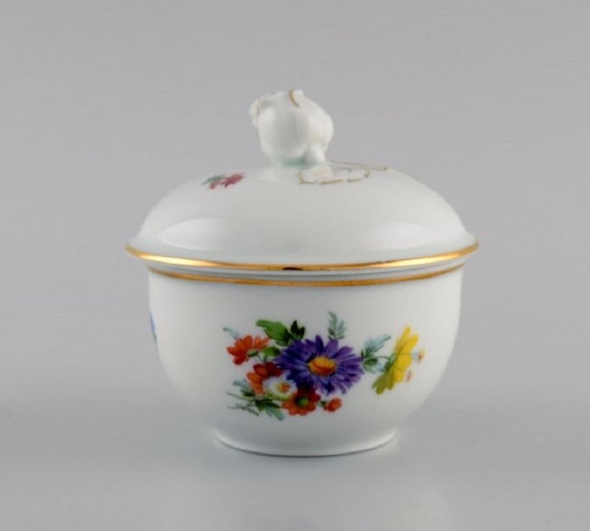 Fürstenberg, Germany. Antique lidded bowl in hand-painted porcelain with flowers and gold decoration. 
Early 20th century.
Measures: 9.5 x 9.5 cm.
In excellent condition.
Signed.