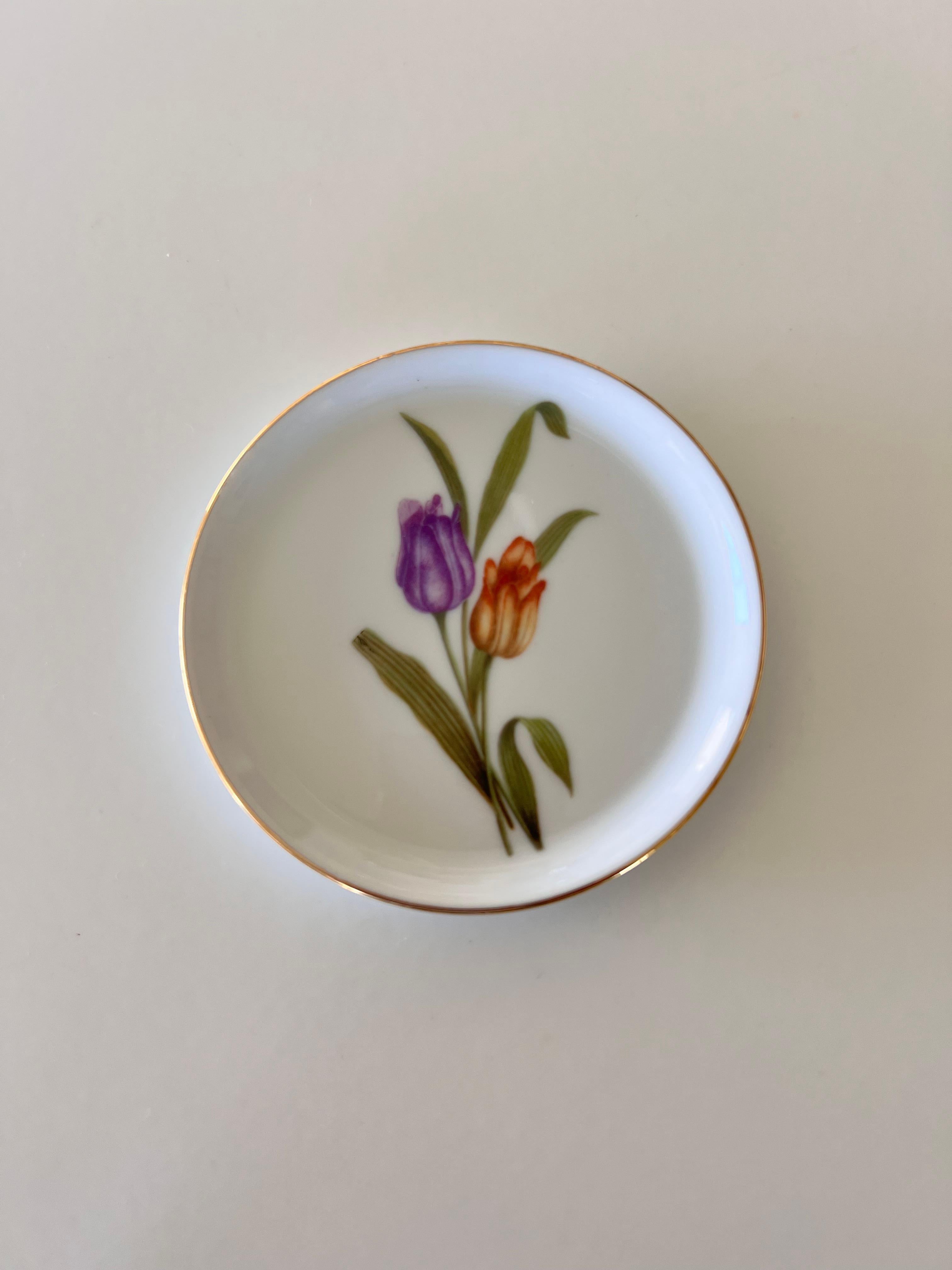 Aesthetic Movement Furstenberg Germany Vintage Flower Round Gold Leaf Trinket Plate For Sale